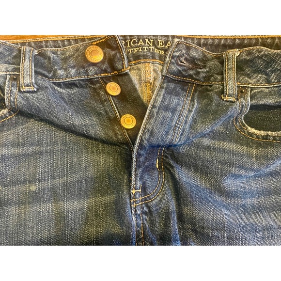American Eagle Dark Wash Button Fly Cut Off Denim Shorts Women's size 8 - Picture 3 of 4